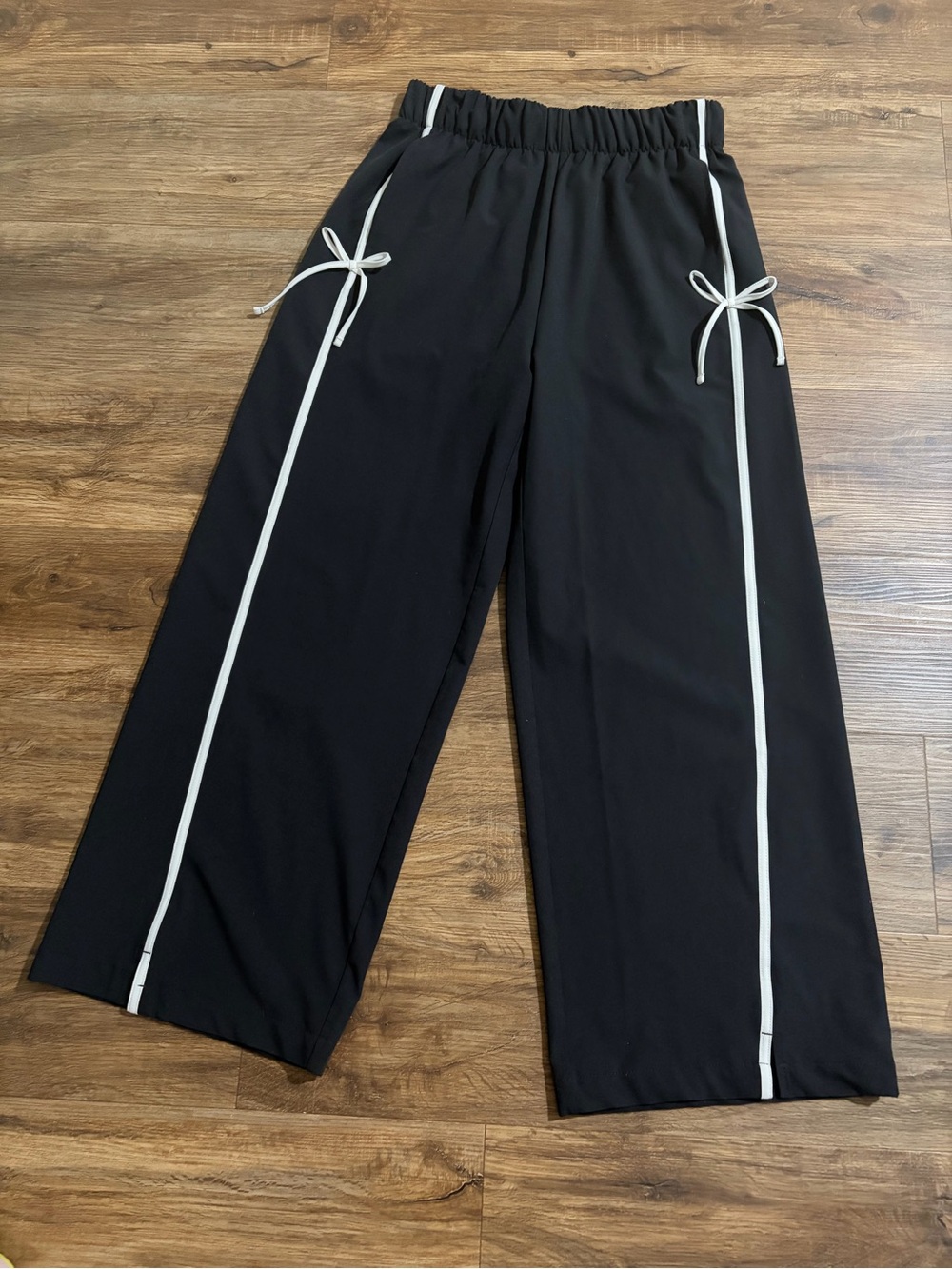 Women’s all in motion Black Bow Detail Wide-Leg Track Pants- medium - Picture 5 of 11